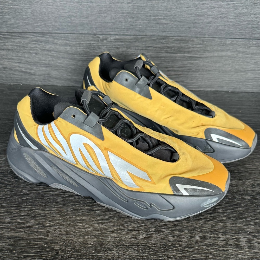 Yeezy Boost 700 MNVN Honey Flux